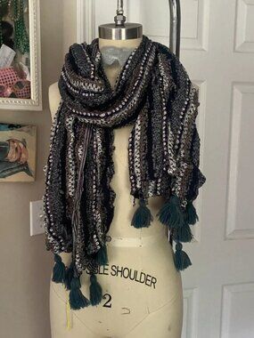 BCBG Generation Soft knit Tassel Trim bohemian Scarf Shawl neck wrap B132